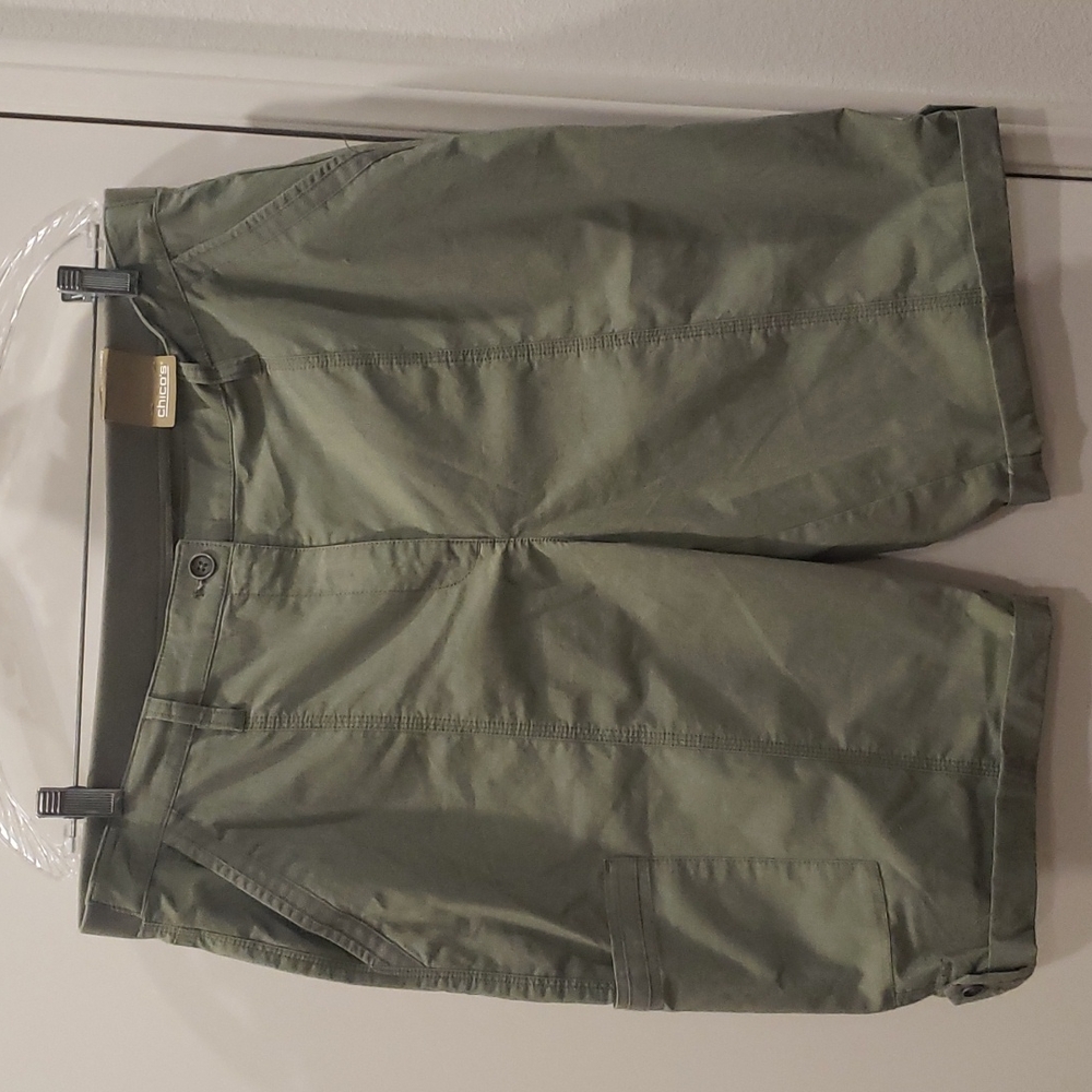 CHICO'S FITIGUES SHORT SIZE 14